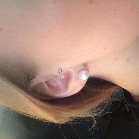 - (Piercing, Schmuck, Schönheit)