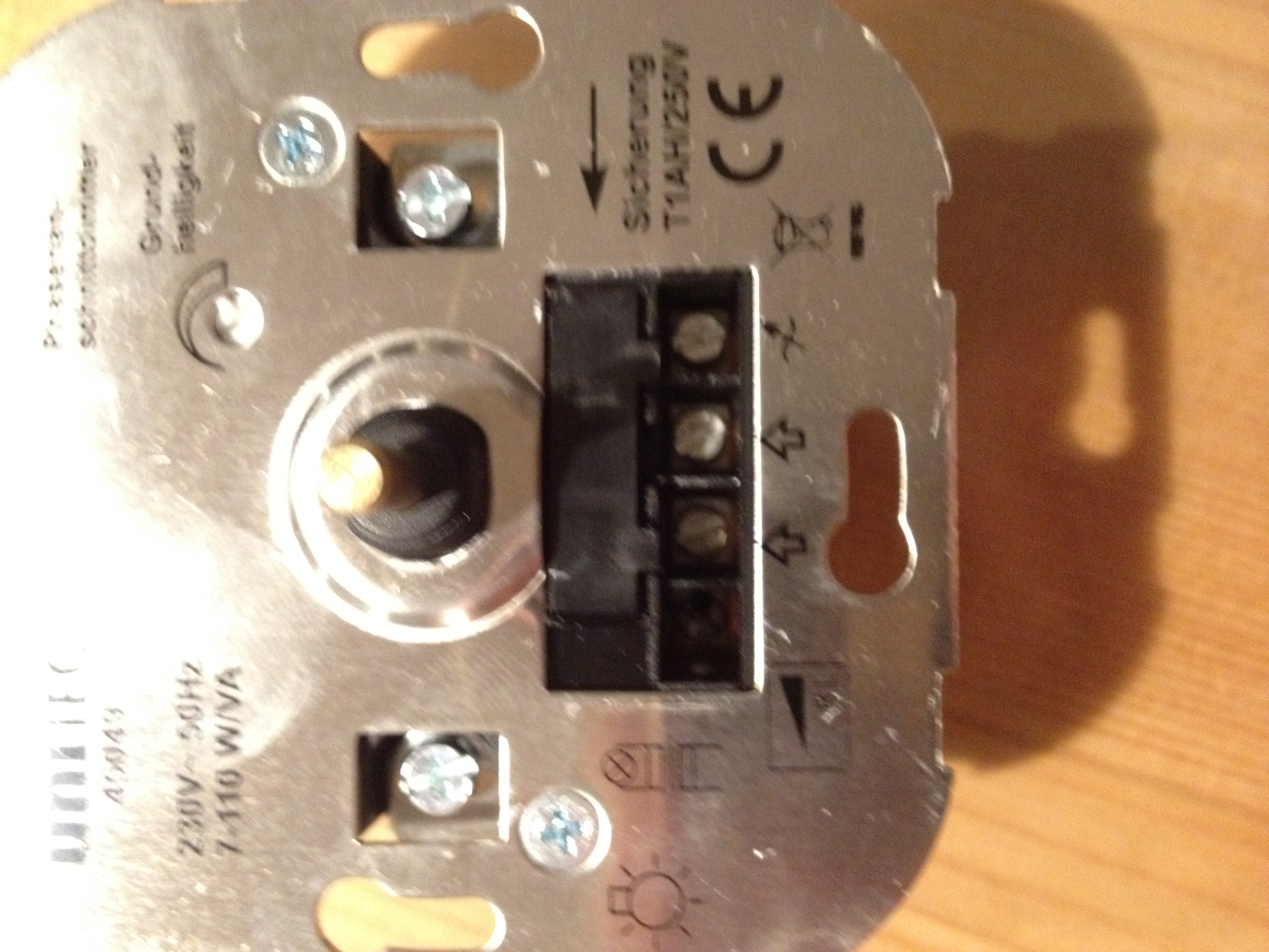 Wie kann ich einen Schalter gegen einen Dimmer tauschen? (Elektronik