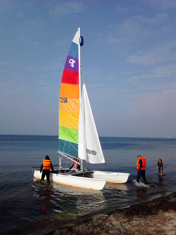 Start zum Katamaran segeln auf der Ostsee. - (Liebe, Freundin, Geschenk)