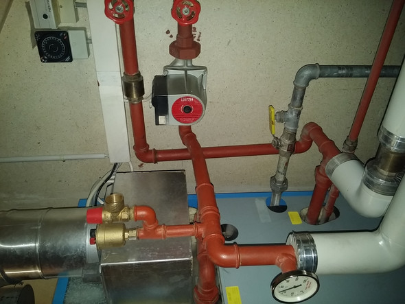 - (Heizung, Pumpe, Haustechnik)