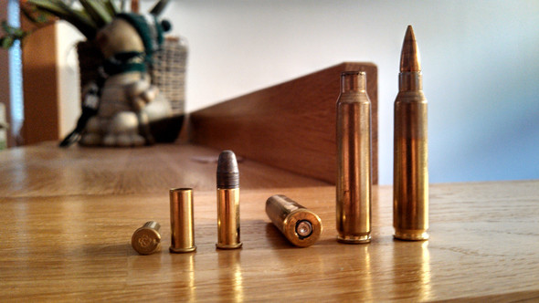 - (Waffen, Munition)