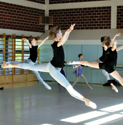 Ballettraining von Jungen  - (Junge, Ballett)