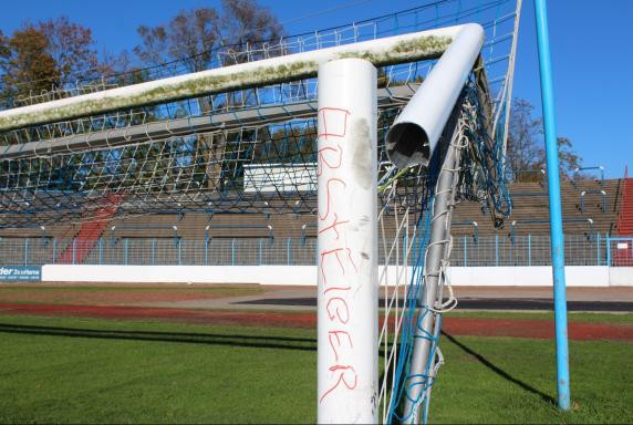 - (Fußball, torpfosten)