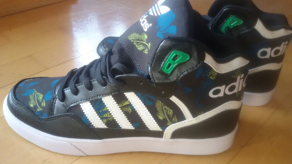 - (adidas, Plagiat)