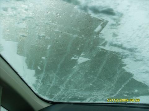 Die Frontscheibe von Innen ist gefroren! Feuchtigkeit im Auto!?