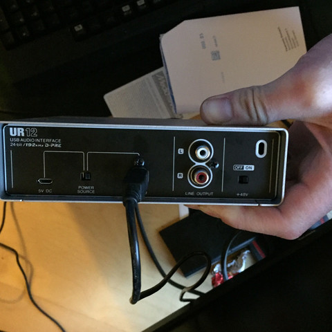 Hinten angeschlossen - (Computer, Mikrofon, Rode NT1-a)