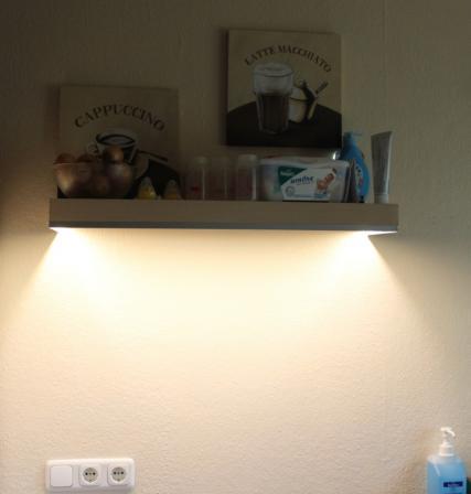 Küchenplatte wird beleuchtet - (Elektrik, Handwerk, Licht)