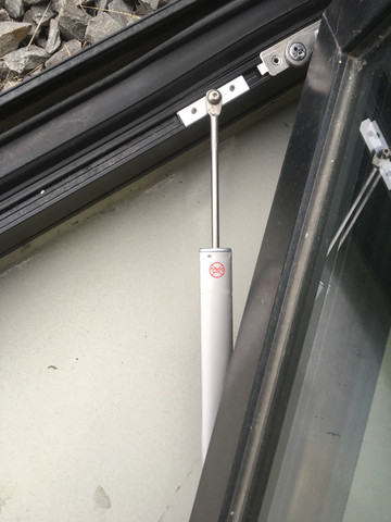 - (Fenster, fensterstopper, Zuknallen)