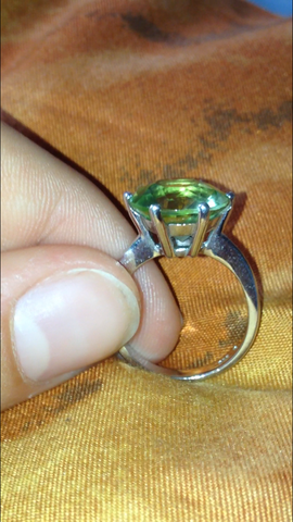- (Ring, Silber, grün)