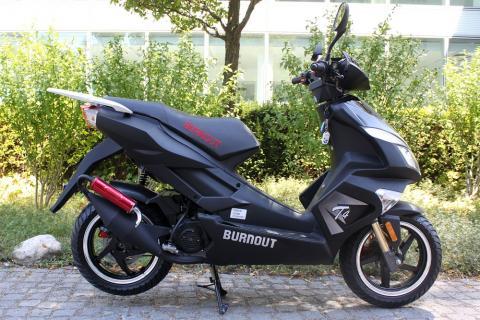 Ab wie viel jahren kann man motor-roller führerschein machen?
