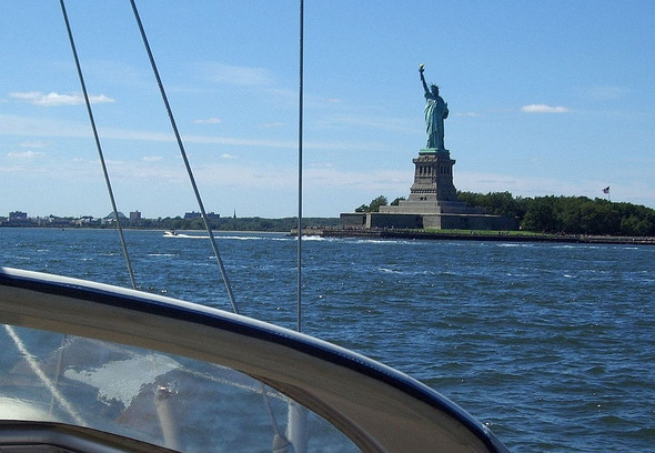 - (USA, New York, Symbol)
