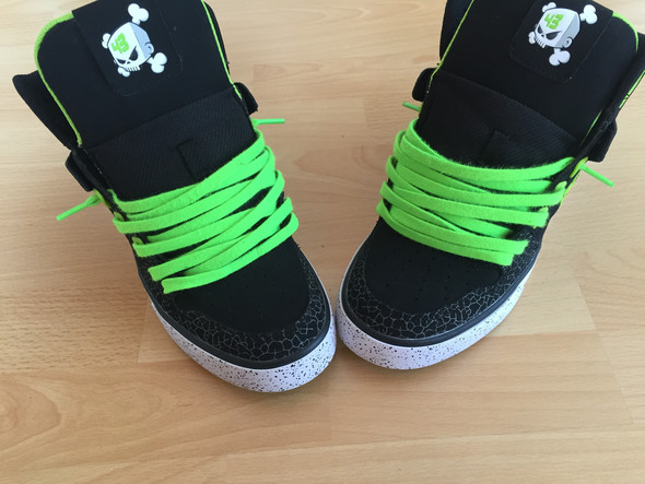 - (Mode, Schuhe, Klamotten)