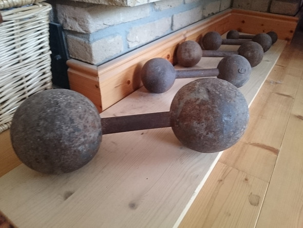 - (Sport, Geld, Hanteln)