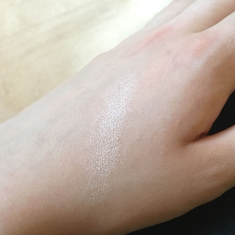 Dies ist ein Swatch von dem Highlighter - (Beauty, Schminke, Drogerie)