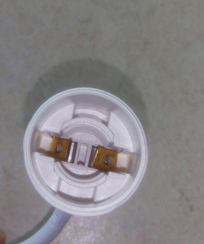 Wie trenne ich das Kabel von einer E14 Lampenfassung? (Technik