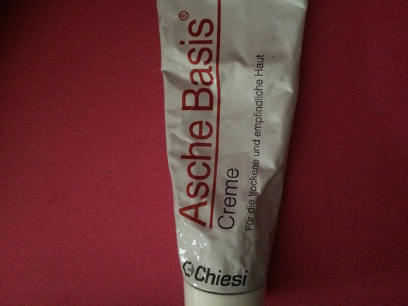 - (Kosmetik, Hautpflege, Creme)