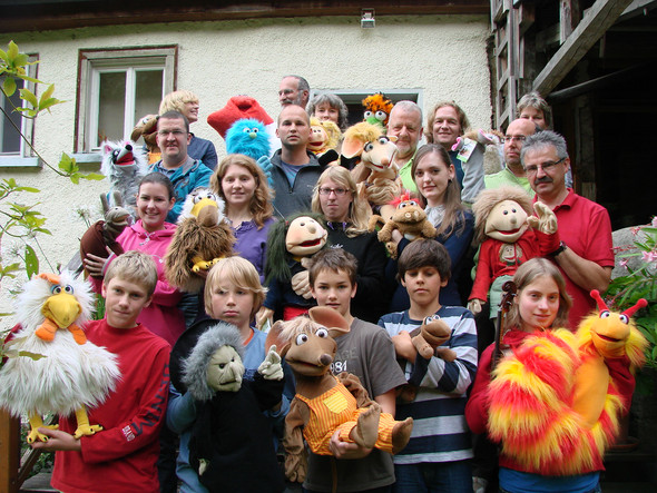 - (Freizeit, Mädchen, Bauchredner)