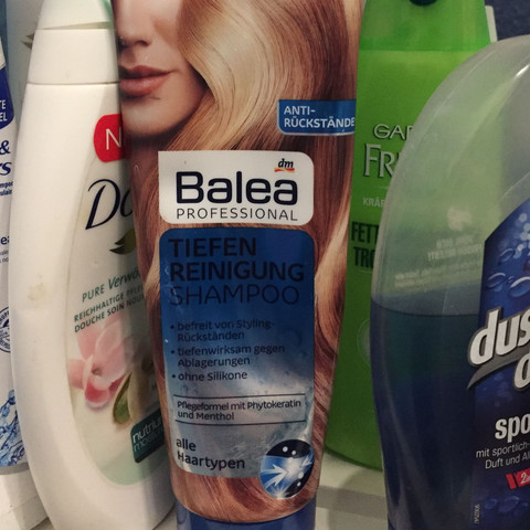 Dieses tiefenreinigungs Shampoo ist sehr gut ;) - (Haare, Beauty, sauber)