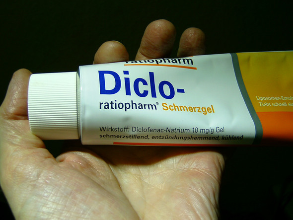 Diclo- Schmerzsalbe  - (Medizin, Zunge, Soor)