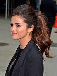 Wie Bekomme Ich Meinen Scheitel Weg Insbesondere Bei Pferdeschwanzen Haare Frisur Pferdeschwanz