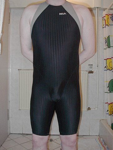 Jungs im schwimmbad kennenlernen Ηγετης χωρις τιτλο