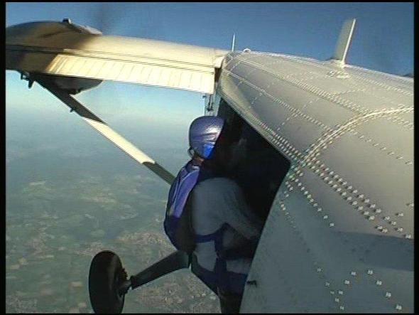 Vorbereitung zum Sprung aus 4100 Metern - (Flugzeug, Absturz)