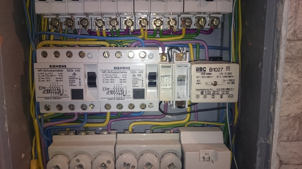 - (Elektrotechnik, Heizung)