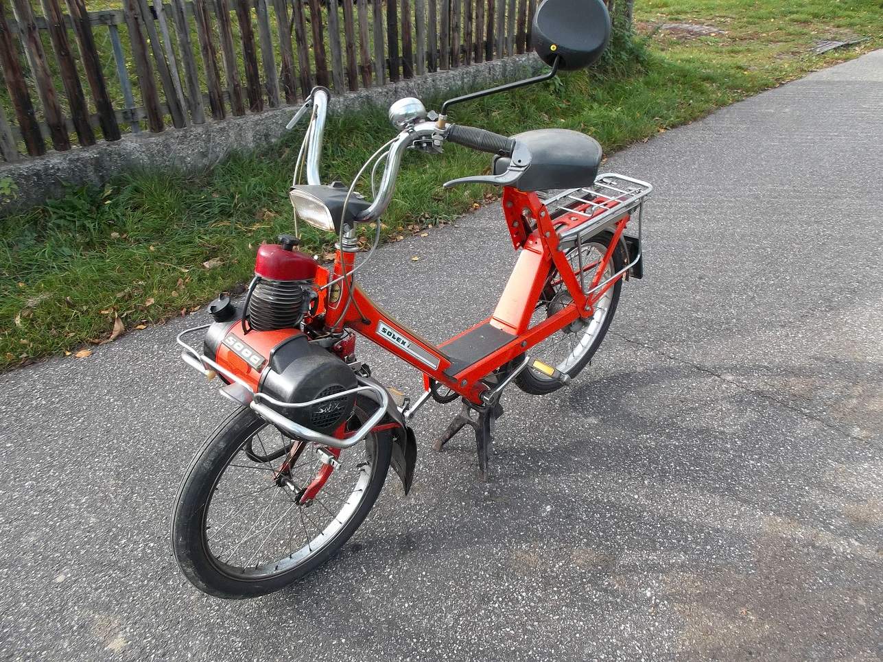 Was ist der Unterschied zwischen Mofa, Moped, Motorroller und Motorrad? (Roller)