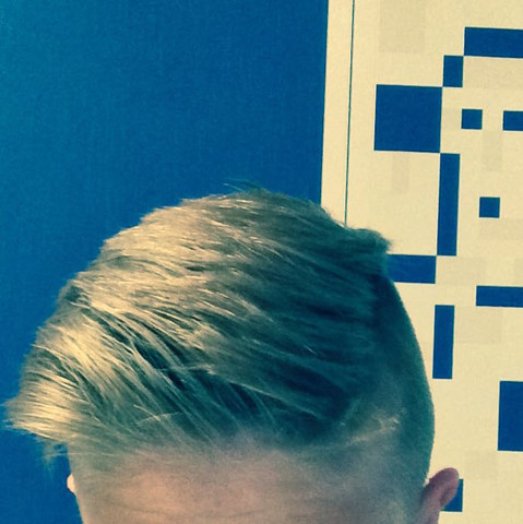 - (Haare, Frisur, Teenager)
