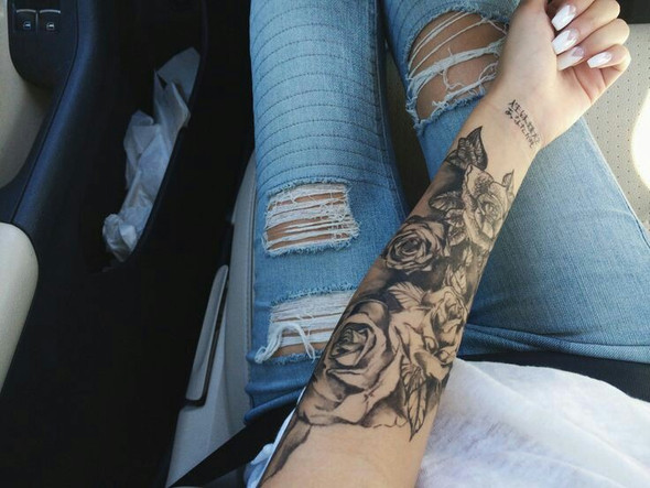 rosen tattoo frau