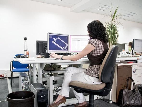 Arbeiten mit einem CAD-Programm - (Computer, Beruf, Produktdesigner)