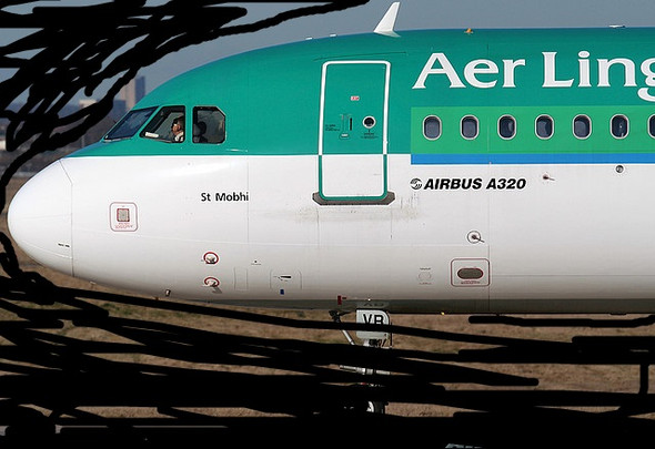 ...hat der A320 nicht, und der A320 hat eine rundere Nase. - (Flugzeug, erkennen, Airbus)