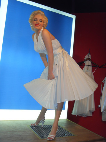 Marilyn Monroes Wachsfigur im "Madame Tussauds" in Berlin - (Schule, Geschichte, Referat)
