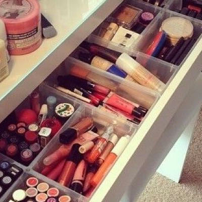 So ist mein schminktisch auch aufgebaut und bin echt zufrieden 🤗 - (Make-Up, Schminke)