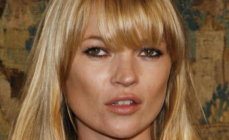 Kate Moss hat asymmetrische - (Augen, symmetrisch)