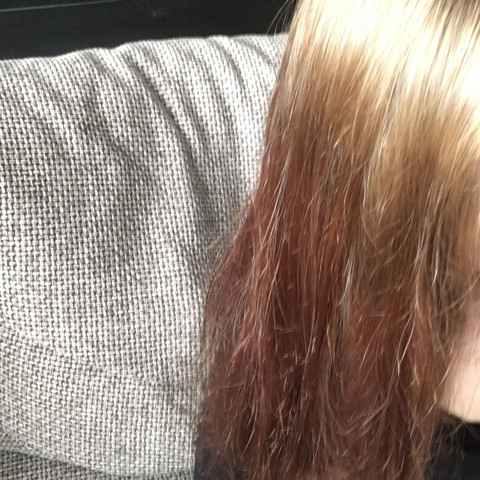 meine momentane Haarfarbe nach 1 Jahr nicht färben, außer den Ansatz anpassen - (Haare, färben)