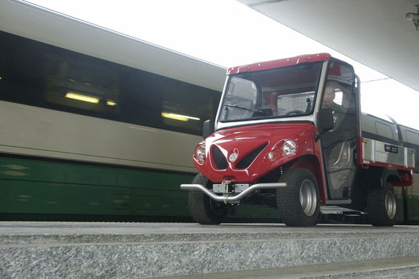 - (Auto, Bahn, elektro)