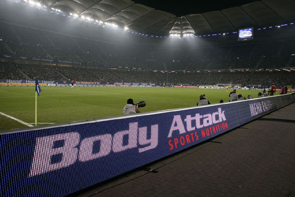 Wie Funktioniert Die Bandenwerbung Beim Fussball Werbung Bande Fussballstadion