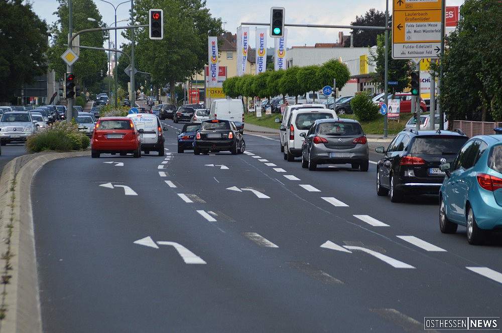 Welchen Linksabbieger Fahrstreifen? (Auto, Führerschein)