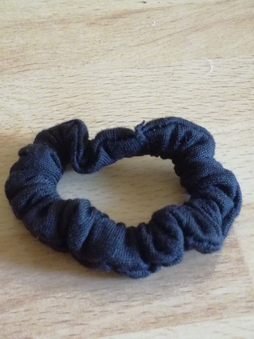 perfektes haargummi madchen haare