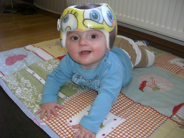 Schutzhelm für Babys - (Fahrrad, Sicherheit, Verkehr)