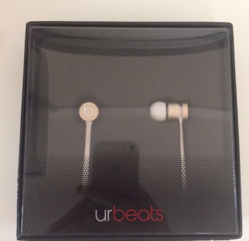 - (iPhone, Kopfhörer, Beats)