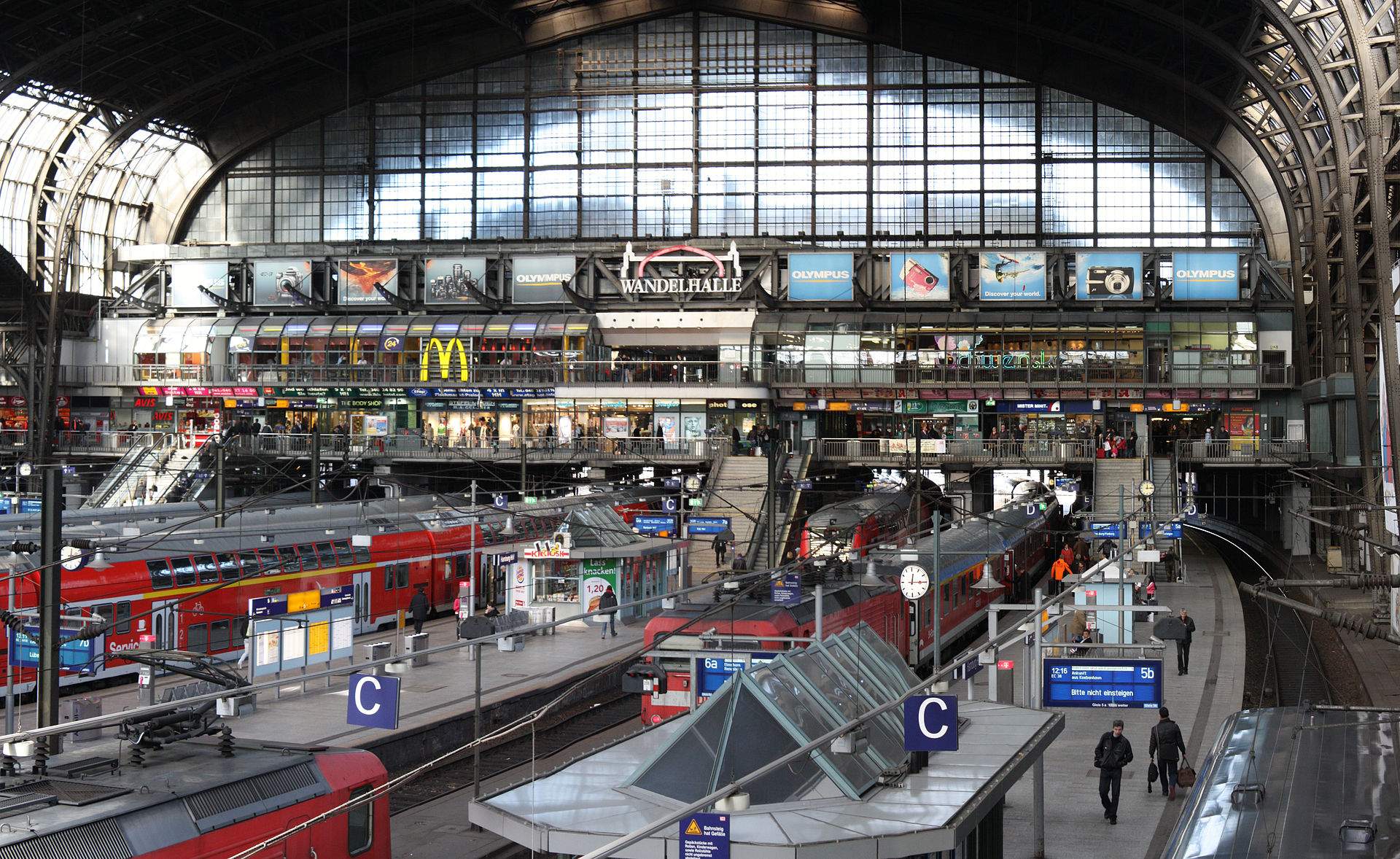 Wie Komme Ich Auf Dem Hamburger Hbf Von Gleis 8 Zu Gleis 14 In Acht wie-komme-ich-auf-dem-hamburger-hbf-von-gleis-8-zu-gleis-14-in-acht