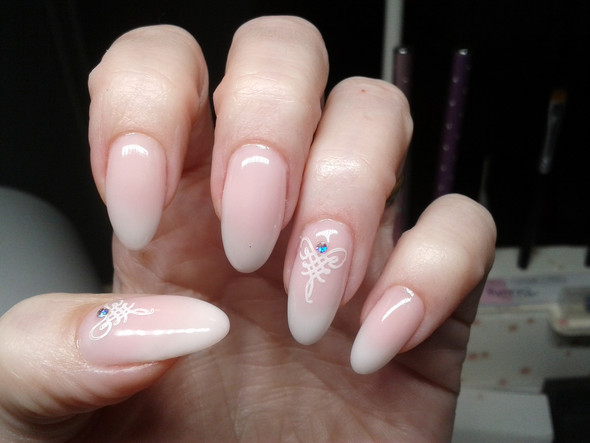 Gelnägel oder doch eher natürlich? (Mädchen, Jungs, Fingernägel)