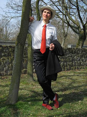 Auffällig: rote Krawatte zu weiß und schwarz - (Bewerbung, Krawatte)