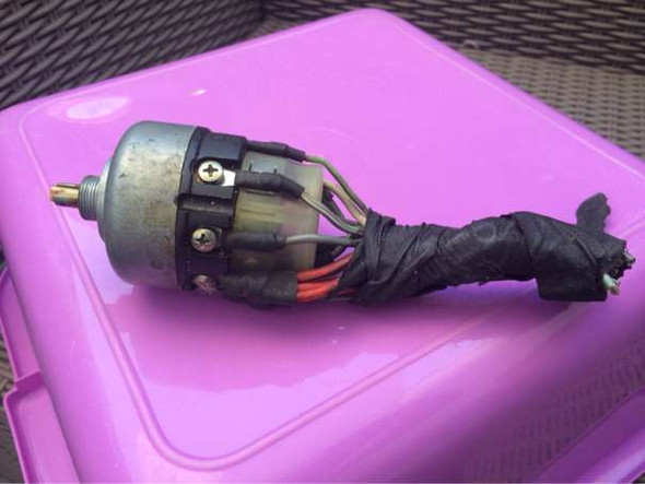 Kann man den Lichtschalter eines Porsche Boxster 986 S zerlegen, um