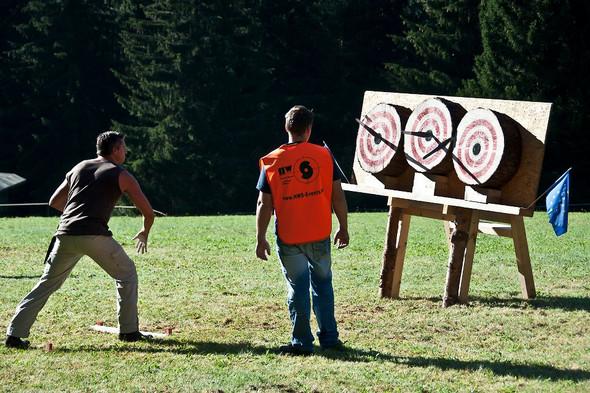 - (Sport, Liebe und Beziehung, Waffen)