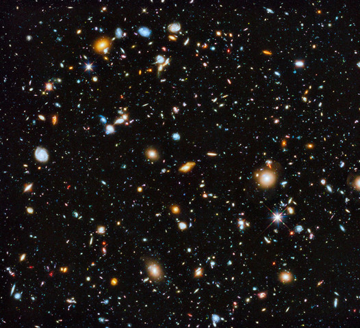 Das Hubble Deep Field zeigt, dass Galaxien völlig verschieden ausgerichtet sind. - (Welt, Astronomie, Weltraum)