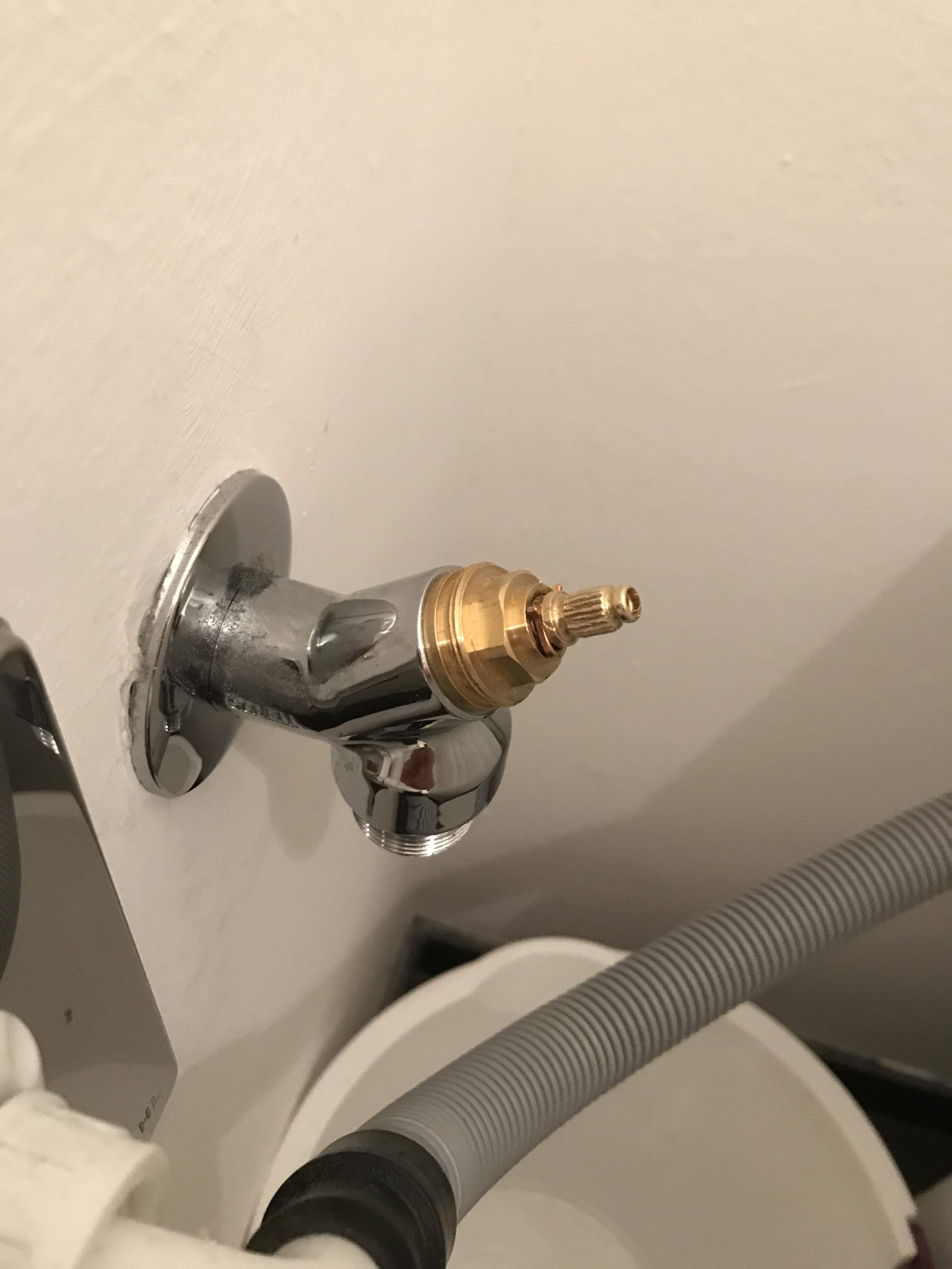 Wasserhahn lässt sich nicht mehr aufdrehen. Kann ich das selbst beheben? (Wasser, reparieren