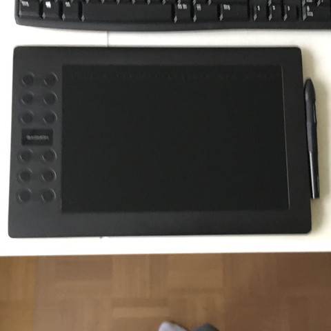 Hier siehst du das komplette Tablet. Abmessungen kannst du auf Amazon anschauen. - (Grafiktablett, Zeichentablett)